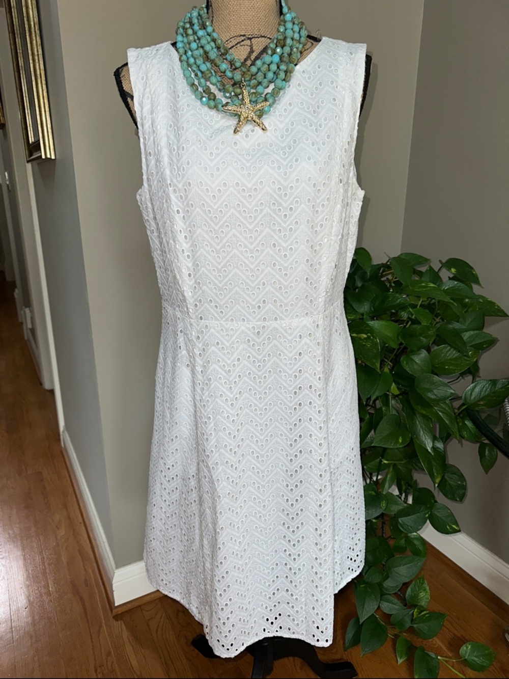 Liz Claiborne White Eyelet Sleeveless Midi Dress size 14 EUC